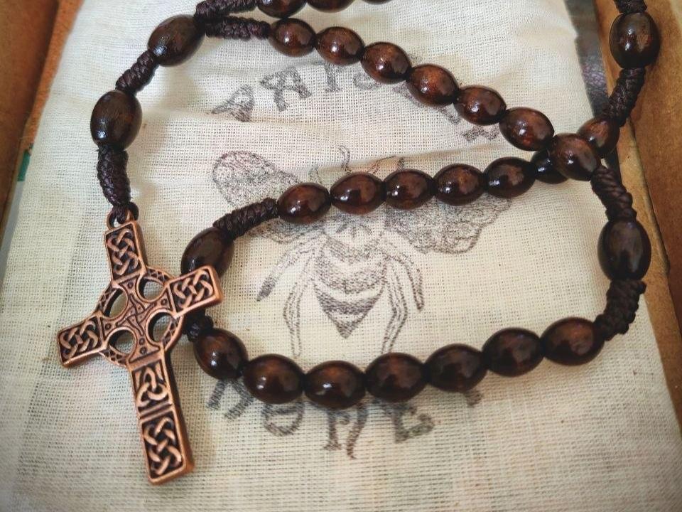 A Prayer You Can Hold: A Maker&rsquo;s Reflection on Beads, Scripture and Attention